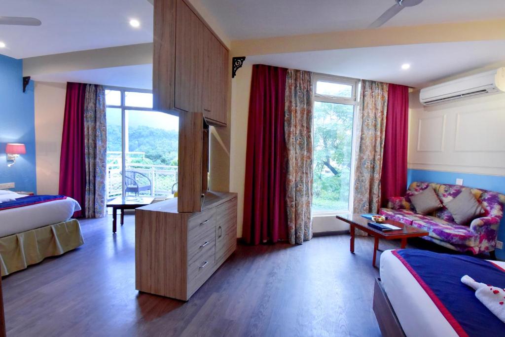 GANGA KINARE- A Riverside Boutique Resort