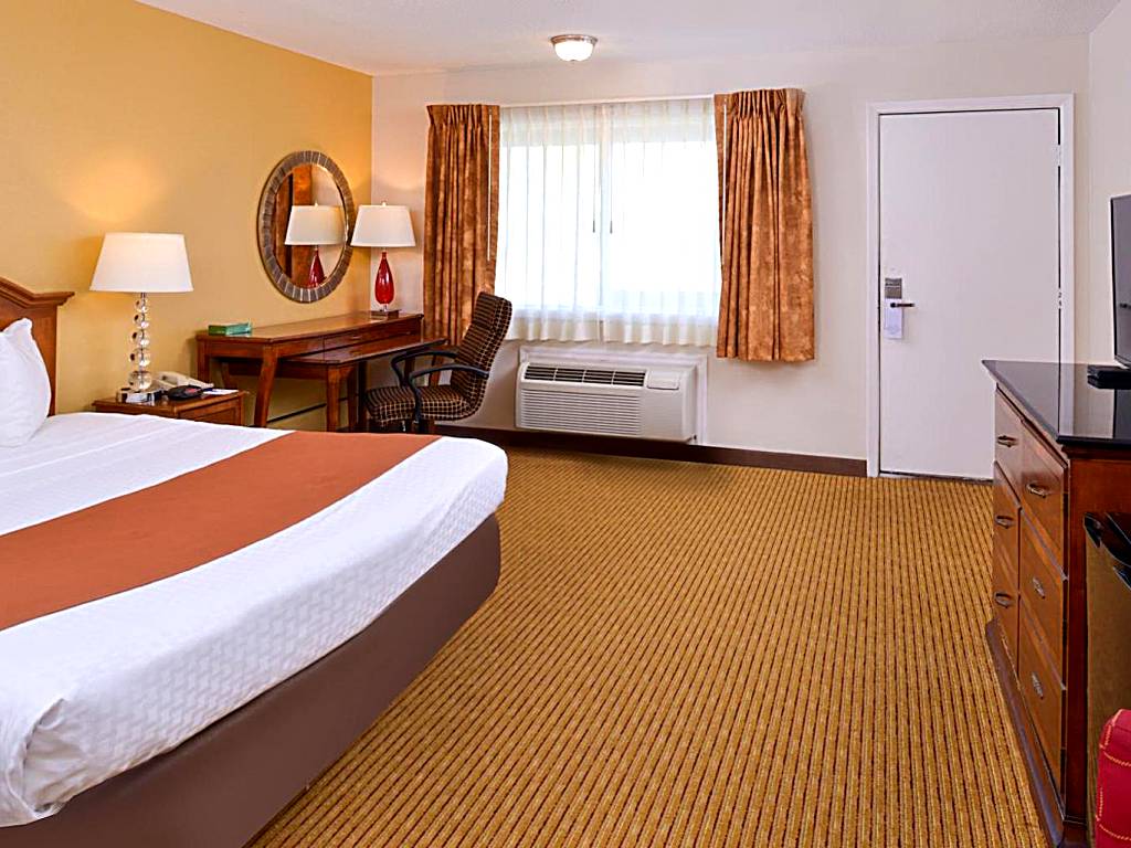 Americas Best Value Inn Plattsburgh: Deluxe King Suite