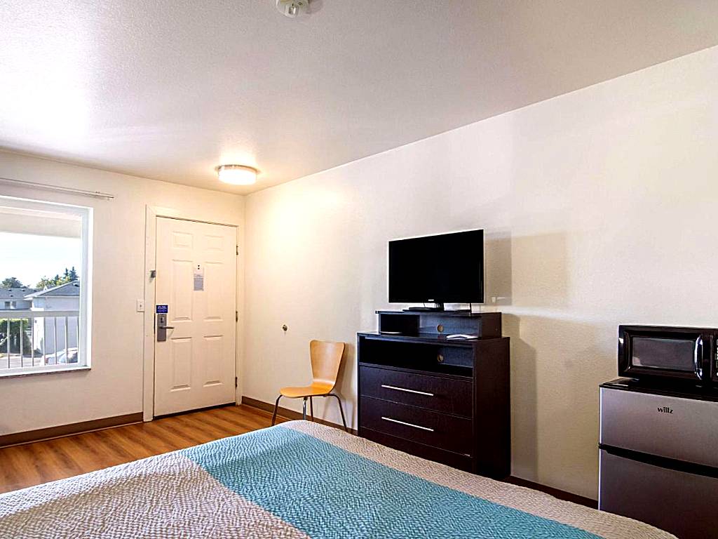 Motel 6 Portland Mall - 205: Queen Room with Spa Bath - Non-Smoking - single occupancy