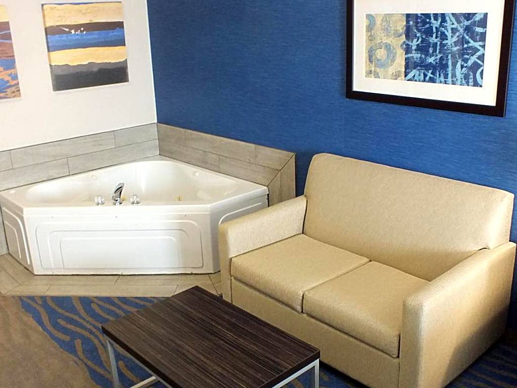 Holiday Inn Hotel & Suites Regina: King Room with Spa Bath