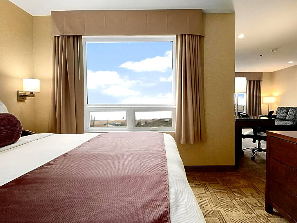 Days Inn by Wyndham Regina Airport West: King Room with Spa Bath