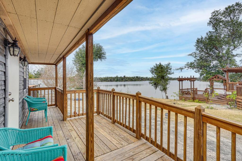 Lakefront Panama City Studio with Hot Tub Access