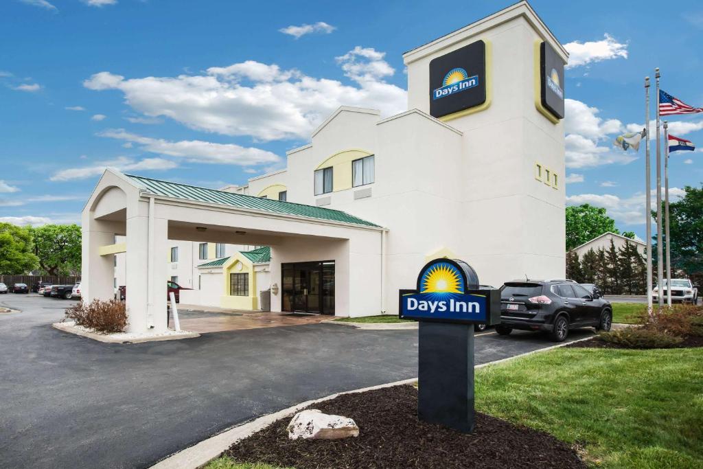 Days Inn by Wyndham Blue Springs