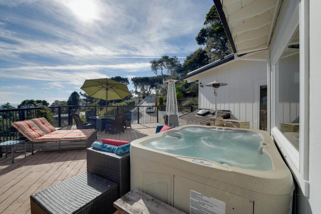 Aptos Home with Decks and Hot Tub - 2 Mi to Beach!