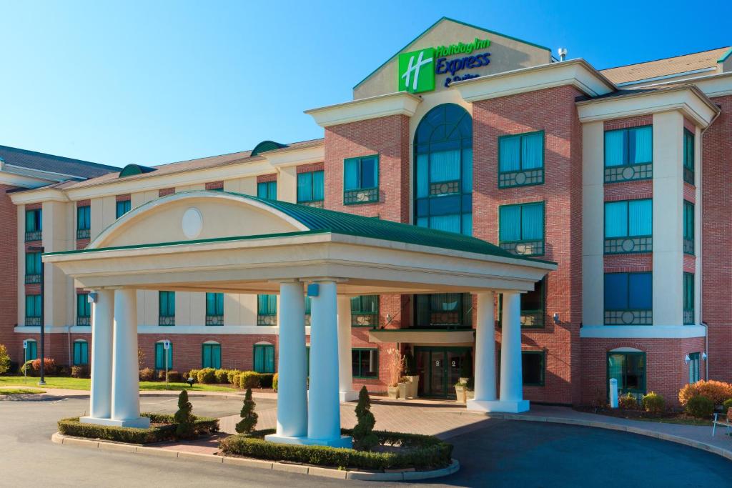 Holiday Inn Express Hotel & Suites Warwick-Providence Airport, an IHG Hotel