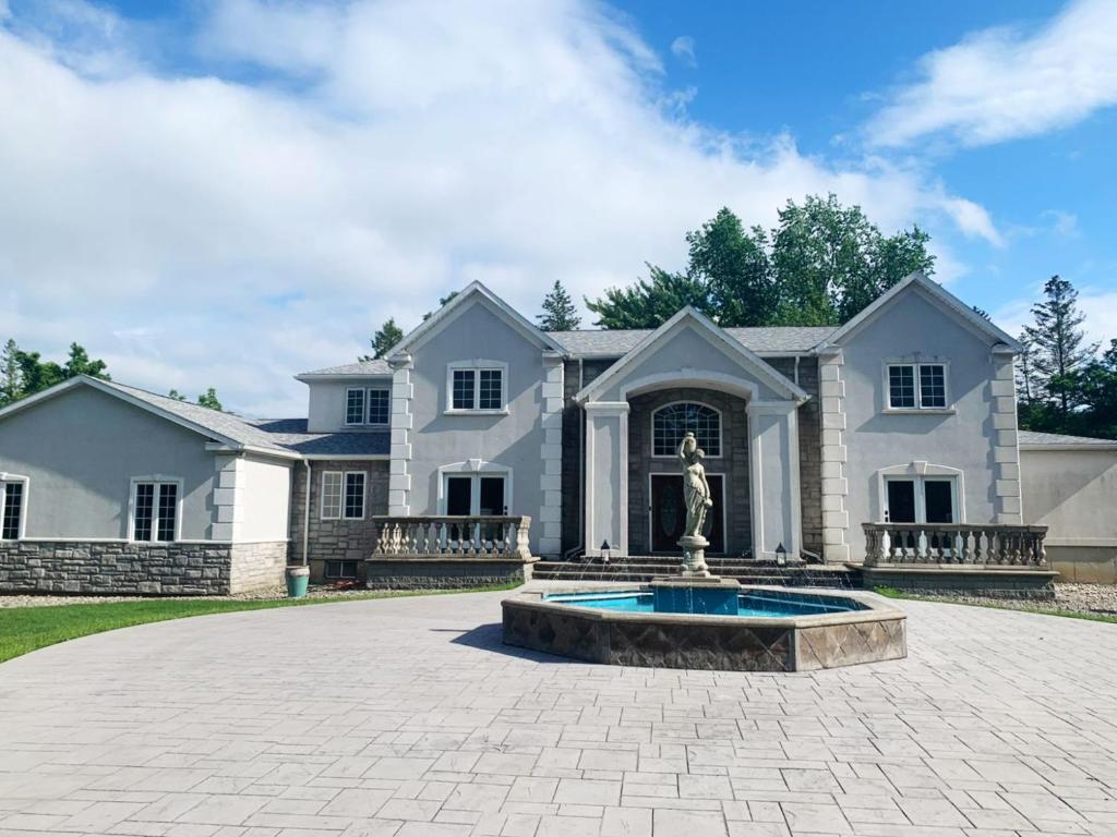 Hilltop Mansion at Rebecca's Fountain