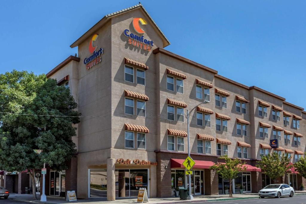 Comfort Suites Visalia - Convention Center