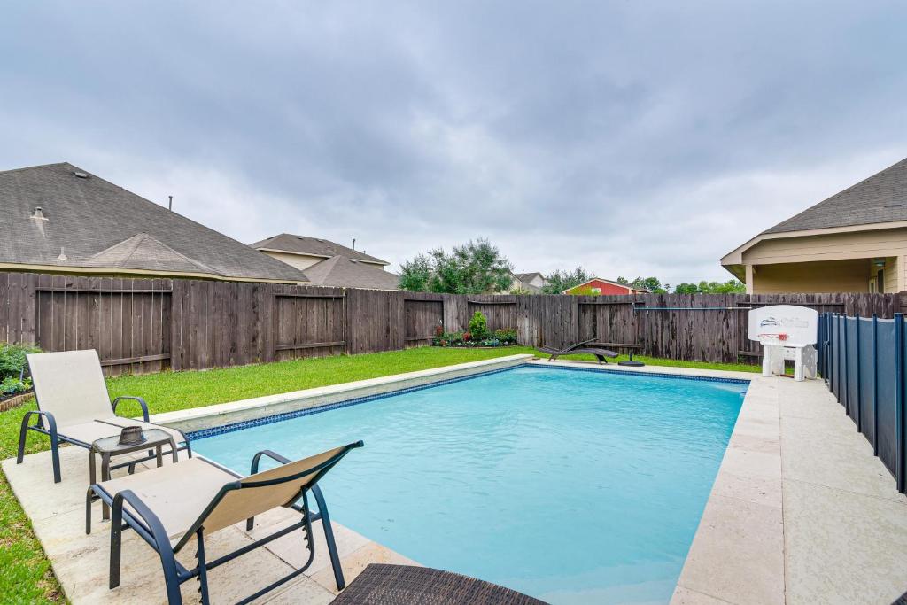 Modern Houston Home with Patio 12 Mi to Downtown!