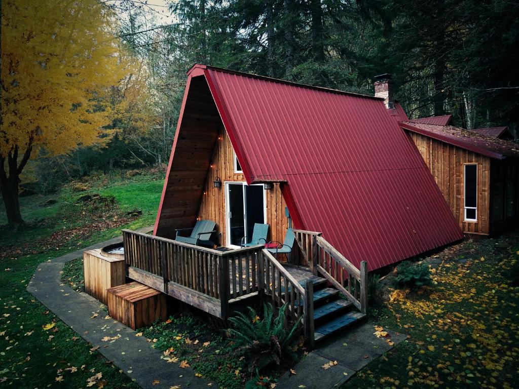 Tilted Timbers Cabin - Hot Tub - wifi