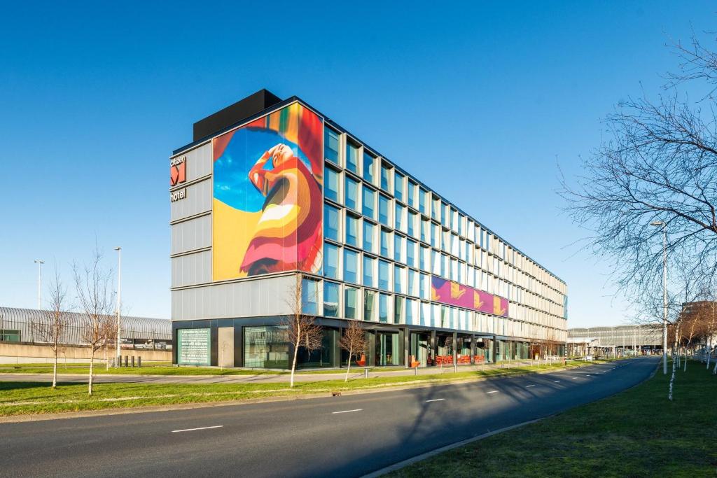 citizenM Schiphol Airport