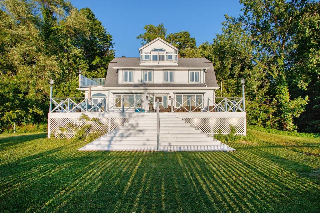 Lake Michigan Retreat- Upper Duplex